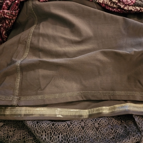 Miracle Body by MiracleSuit Long Sleeve Grey Paisley Slimming Flattering Top EUC - Picture 2 of 4